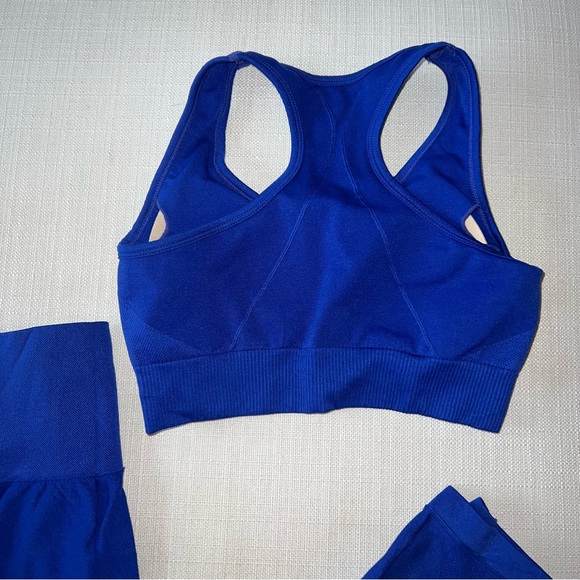 Seamless Blue Workout Set for Women - Picture 6 of 7